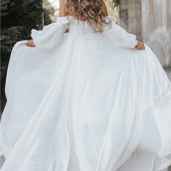 Brand New Essence of Australia Wedding Gown (D3636) - Picture 3 of 5